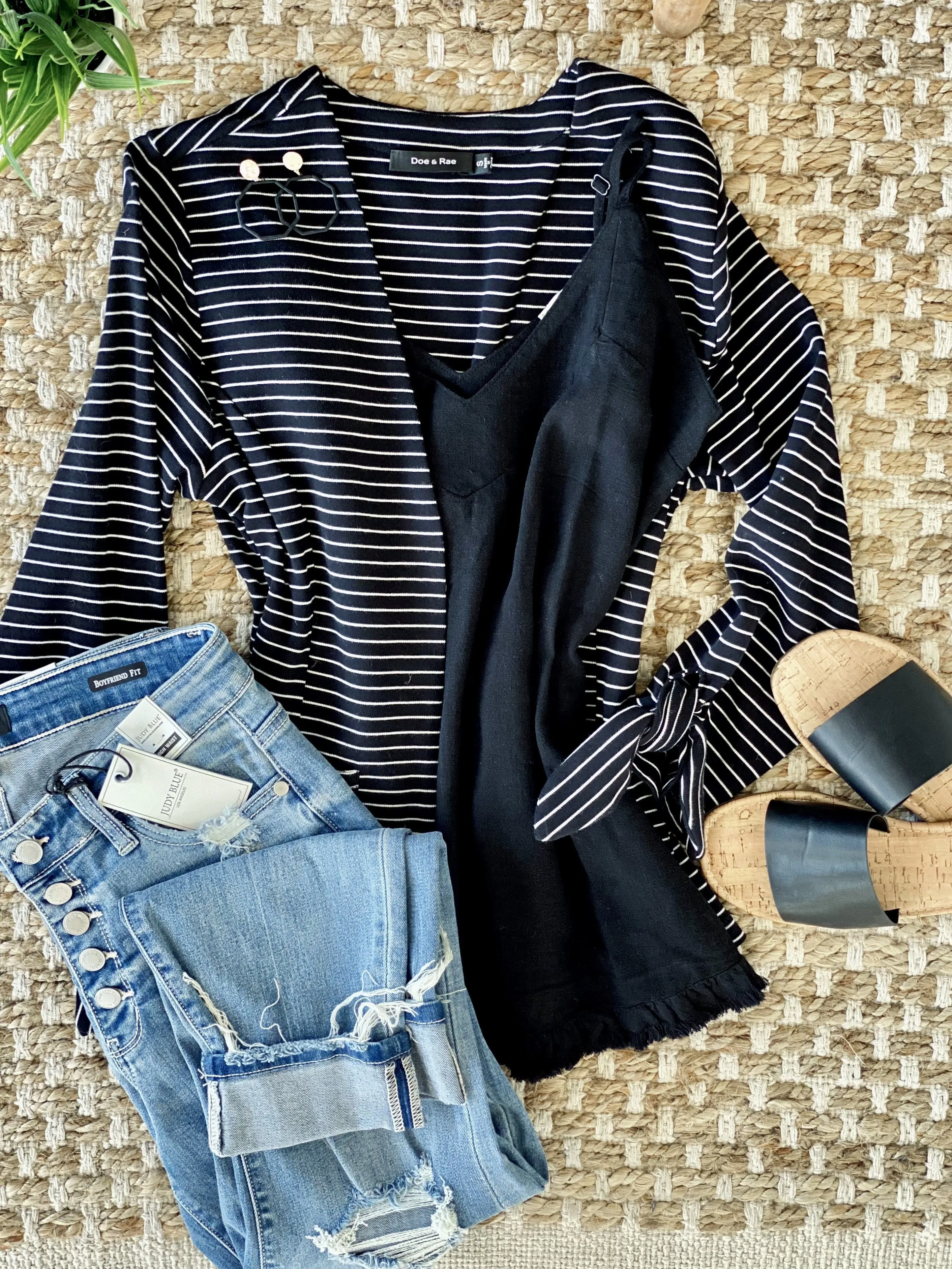 Going The Distance Sleeveless Top In Black