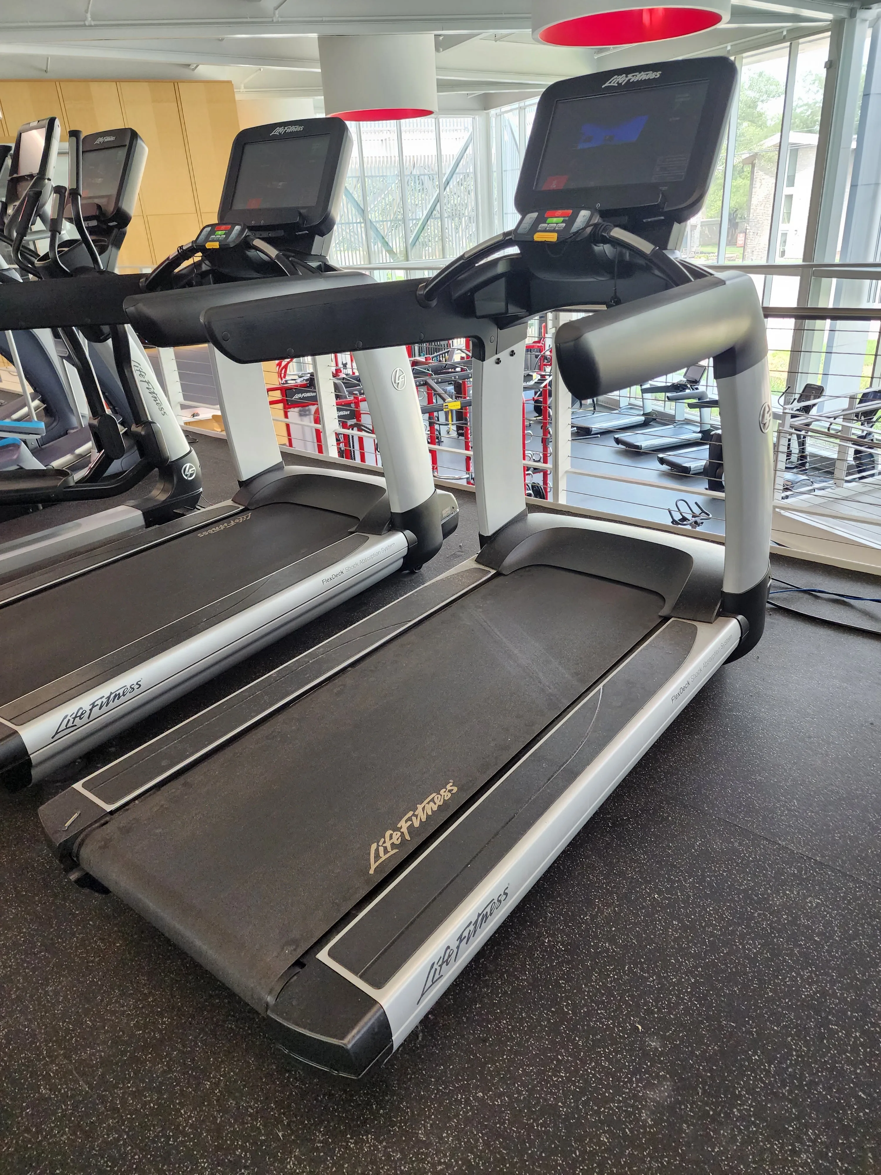 Life Fitness Discover SE3 95T Treadmill Elevation