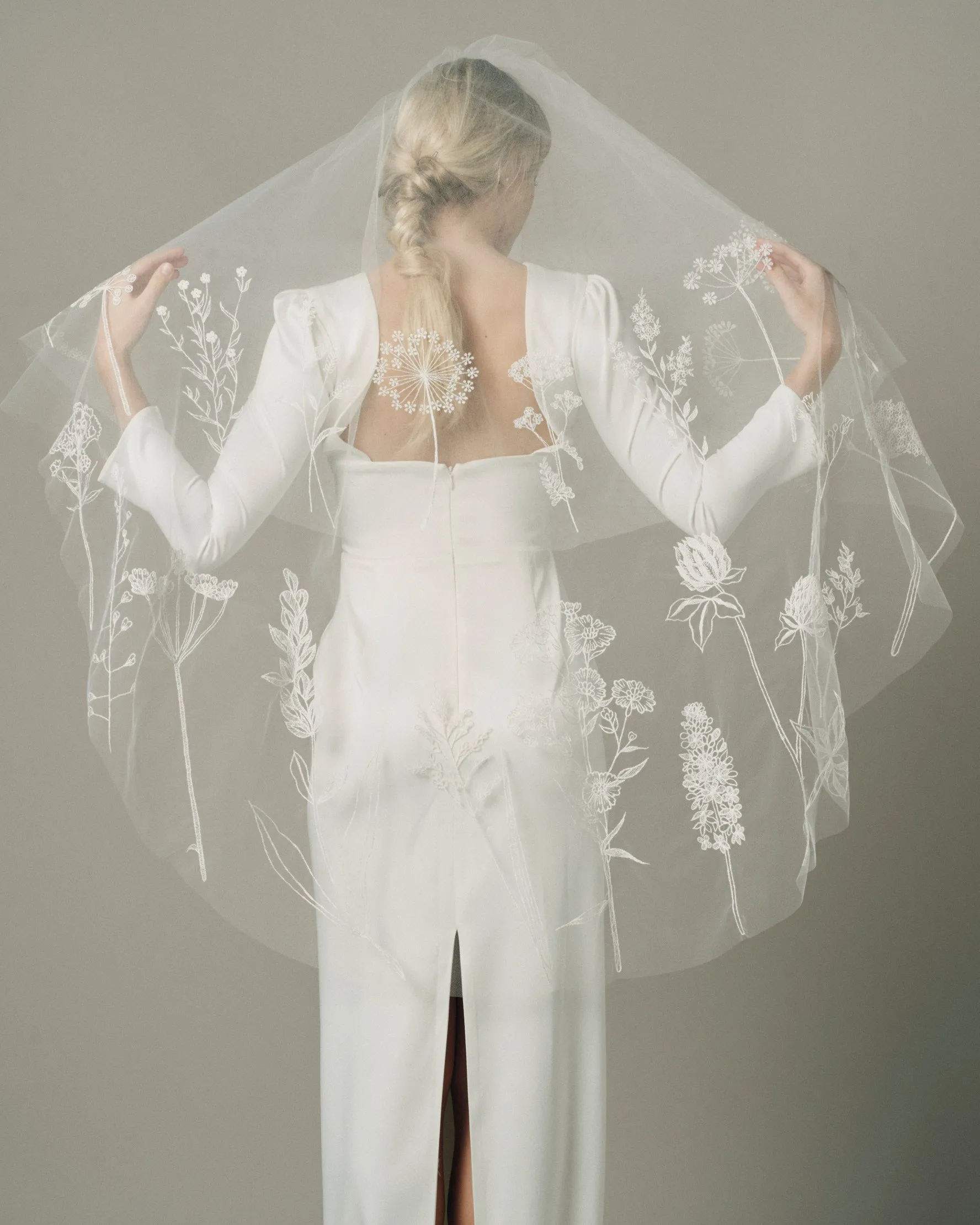 RTS.- MEADOW WILDFLOWERS EMBROIDERED VEIL